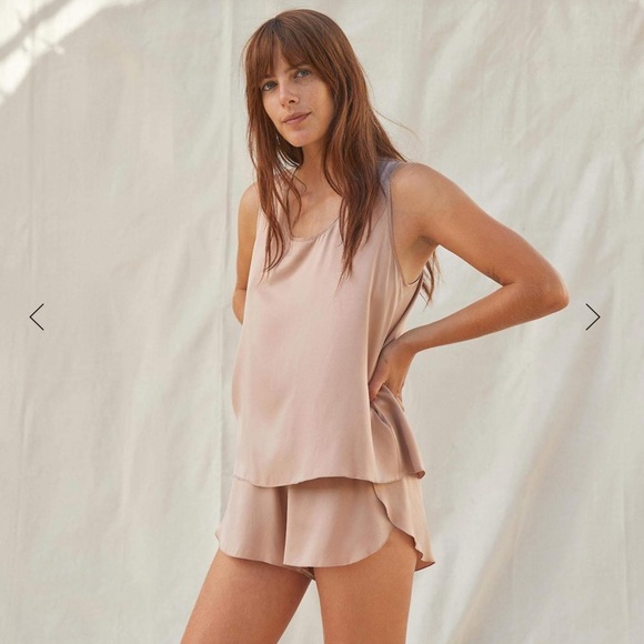 lunya Other - NWT Lunya Washable Silk Set, Size M in Bare/Tan